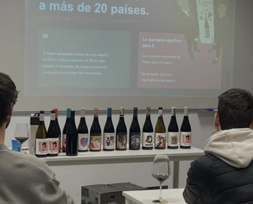 Foto de los alumnos en la visita de bodegas care y Tilde Comunicación a Hacer Creativo